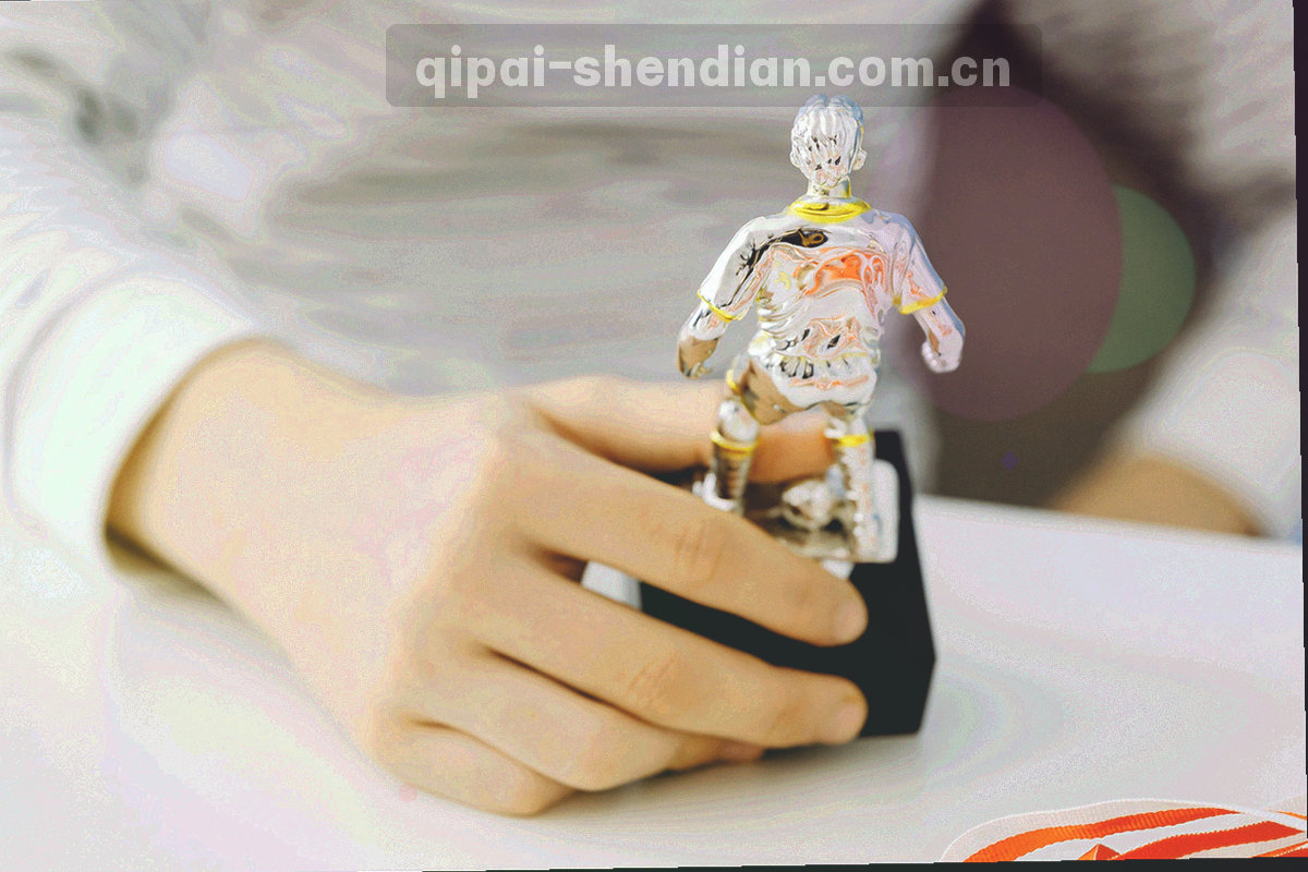 手机轮廓中呈现的神殿金配色苹果版界面示意